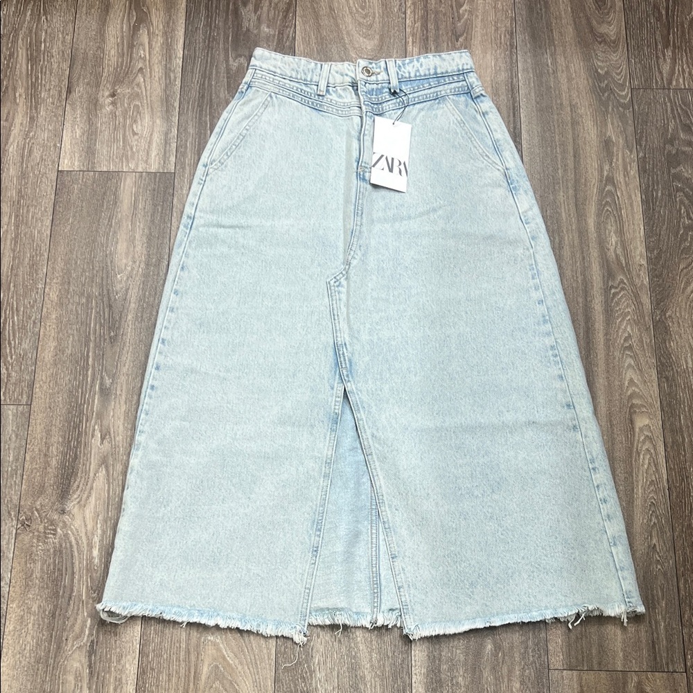 Zara Light Wash Denim skirt